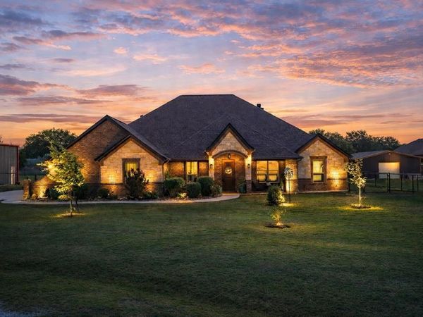 112 Knob Court, Springtown, TX 76082