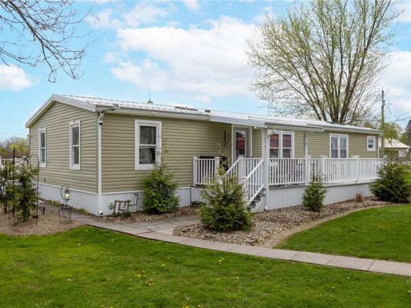 14 Emerald Dr , Grove City, PA 16127