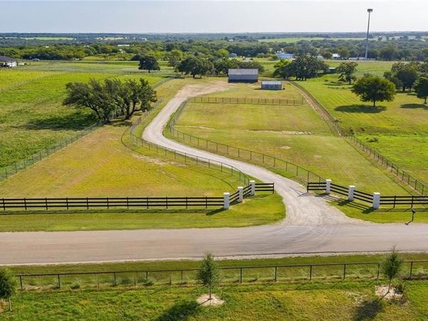 109 N Silver Saddle Circle, Weatherford, TX 76087