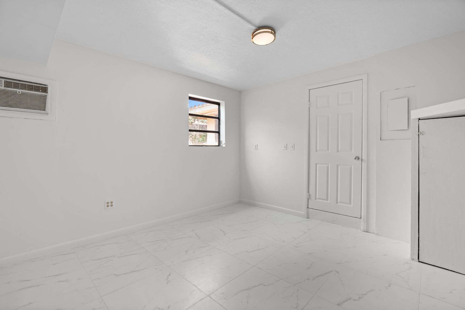 701 NE 205th Terrace, Miami, FL 33179 Photo