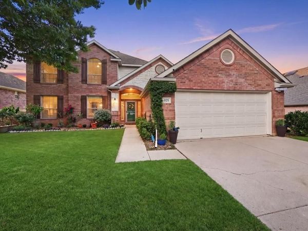 925 Ascension Drive, Hurst, TX 76053