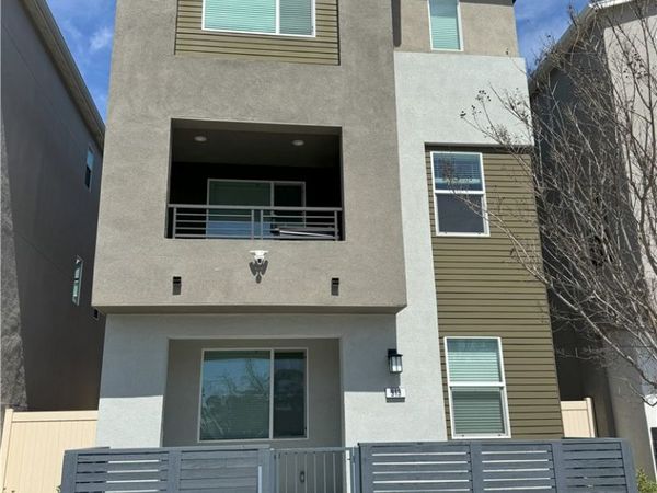 913 E 2nd Street, Santa Ana, CA 92701