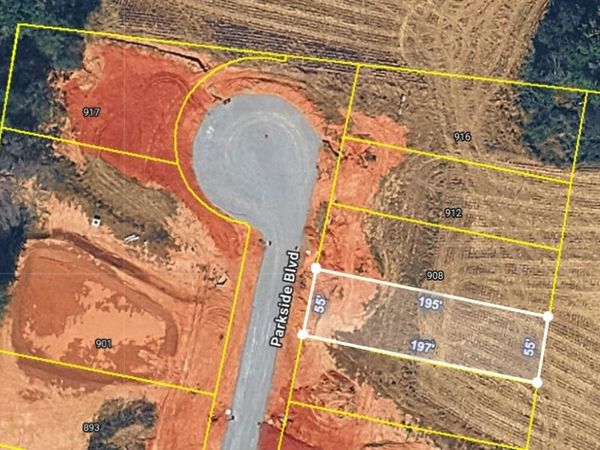 908 Parkside Blvd , Portland, TN 37148