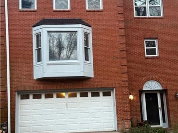 255 Dunwoody Creek Circle, Atlanta, GA 30350