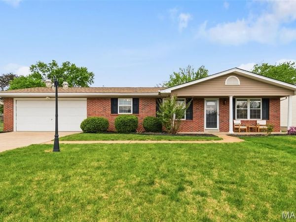 905 Silverstone Drive, St Charles, MO 63303