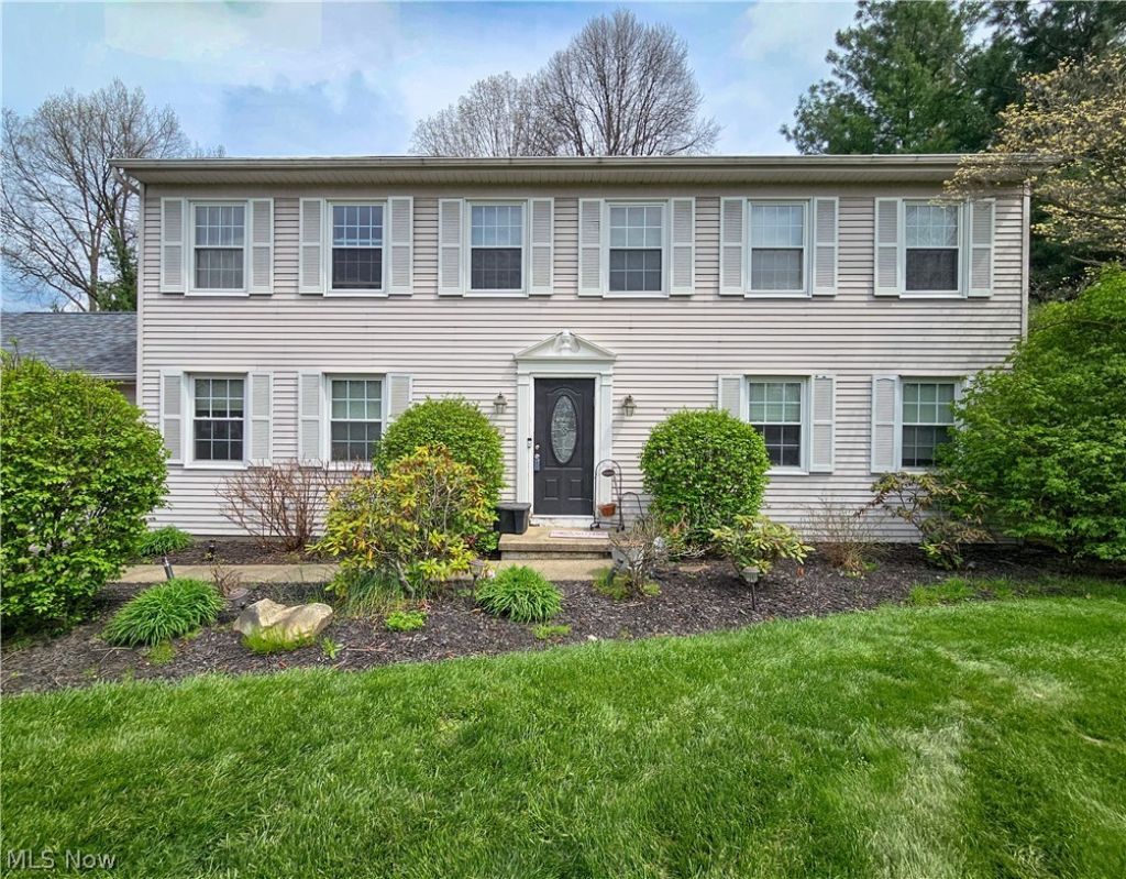 200 Briarbrook Court Ne, Howland, OH 44484 Main Photo