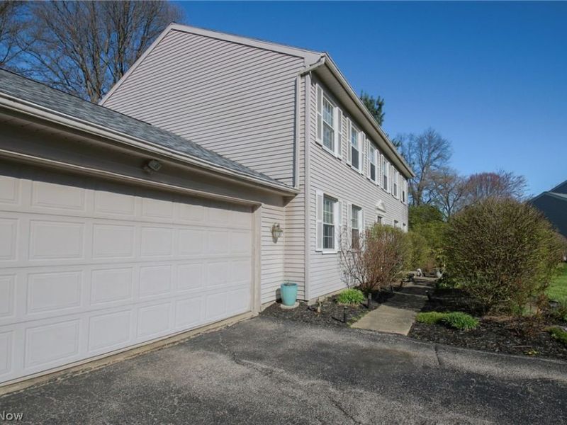 200 Briarbrook Court NE, Howland, OH 44484 Photo 3