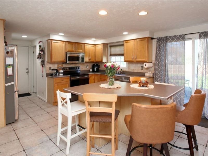 200 Briarbrook Court NE, Howland, OH 44484 Photo 5