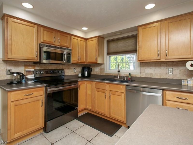 200 Briarbrook Court NE, Howland, OH 44484 Photo 6