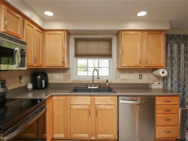 200 Briarbrook Court NE, Howland, OH 44484 Photo 7