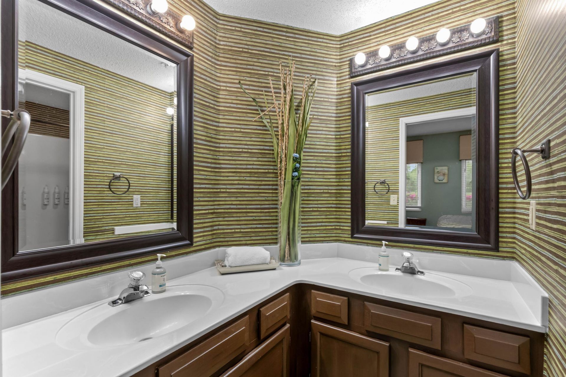 1221 Tidewater Dr. Photo 42