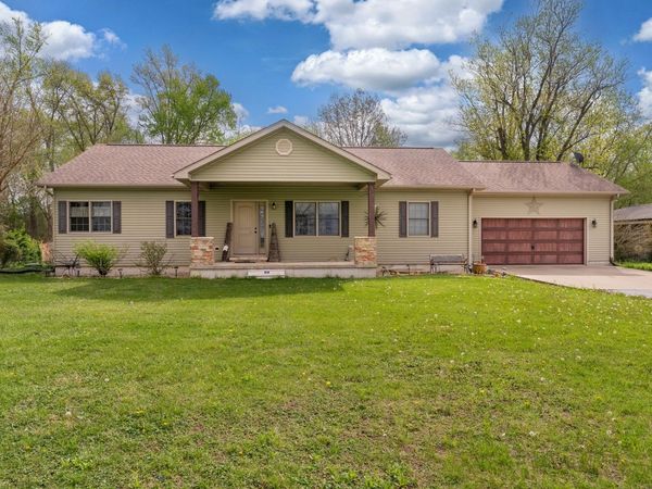 1358 Pershing Road , West Frankfort, IL 62896