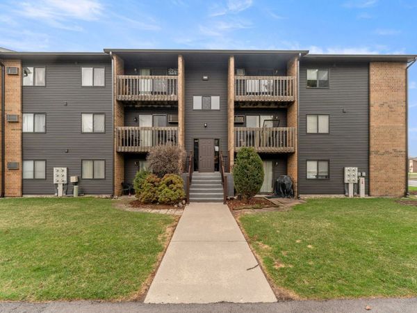 651 N Virginia Road, Unit 328, Crystal Lake, IL 60014