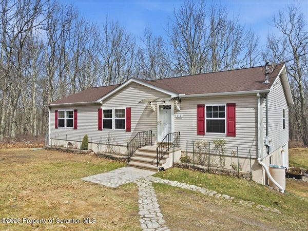 3124 Bluebird Drive, Bushkill, PA 18324