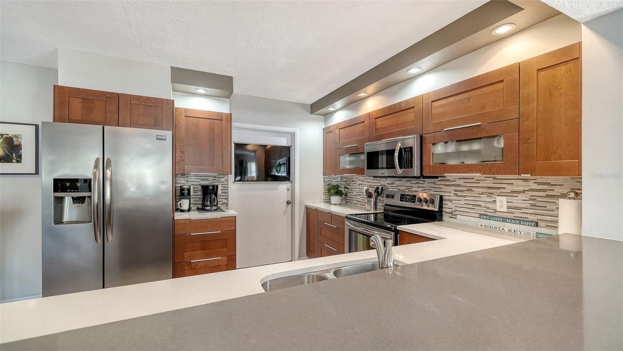 225 Hourglass Way, Unit 202, Sarasota, FL 34242 Photo
