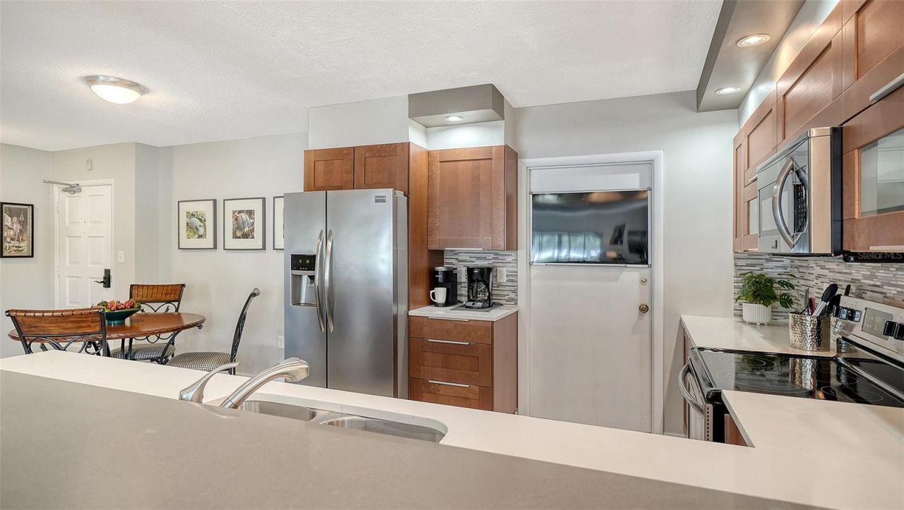 225 Hourglass Way, Unit 202, Sarasota, FL 34242 Photo