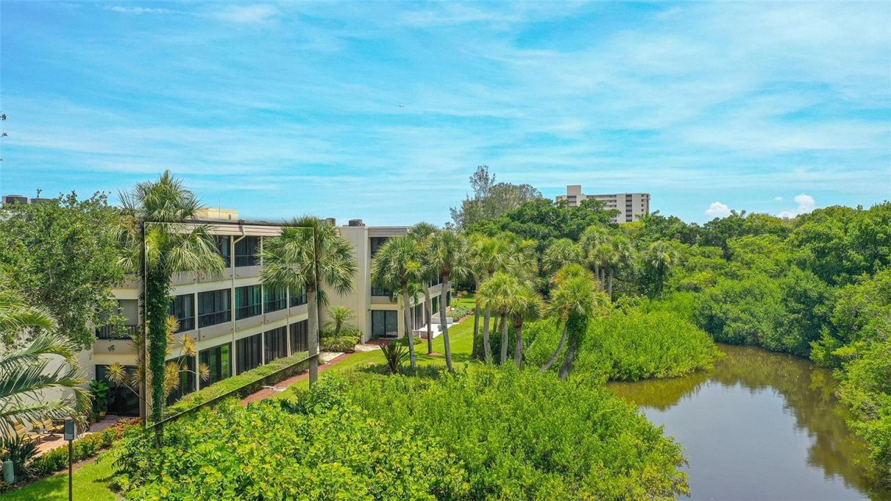 225 Hourglass Way, Unit 202, Sarasota, FL 34242 Photo