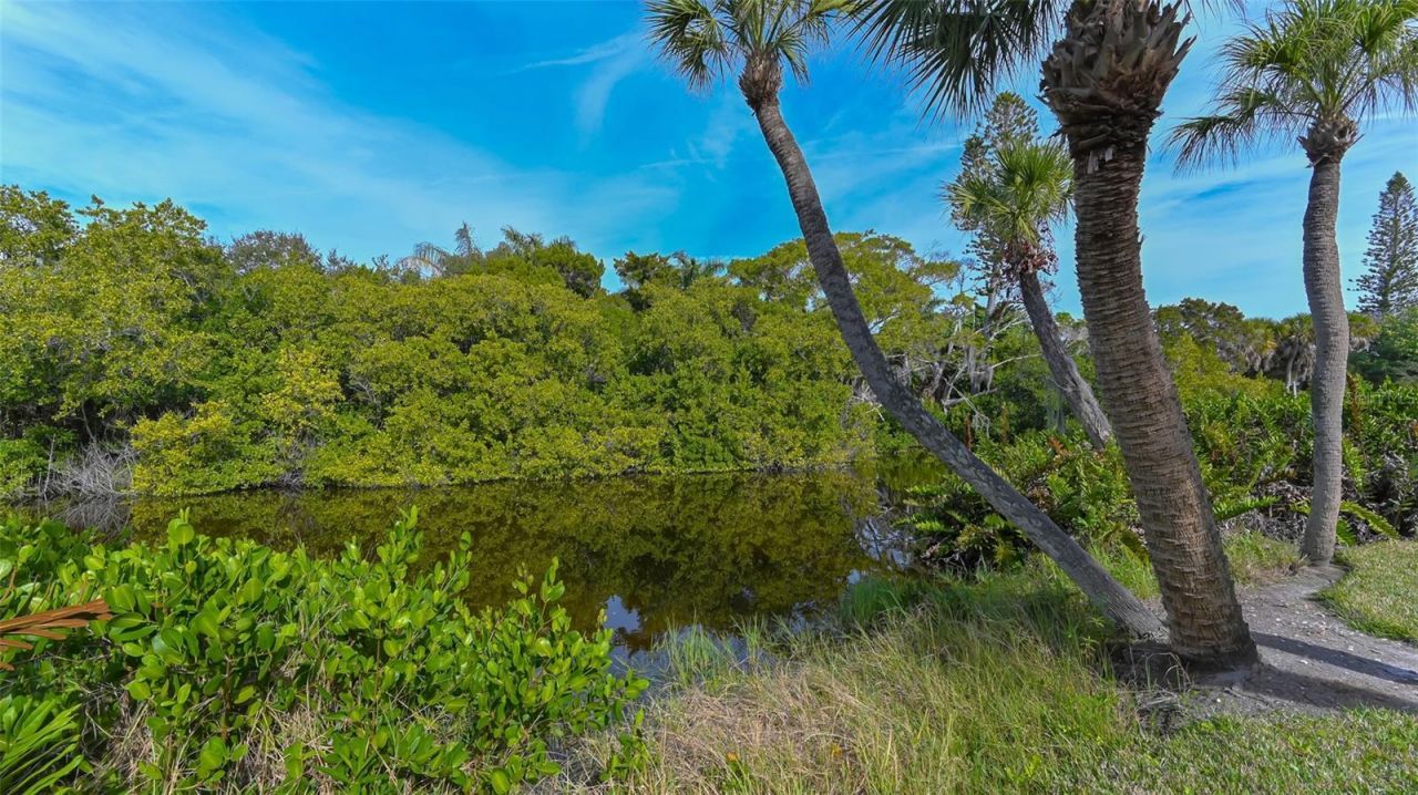 225 Hourglass Way, Unit 202, Sarasota, FL 34242 Photo