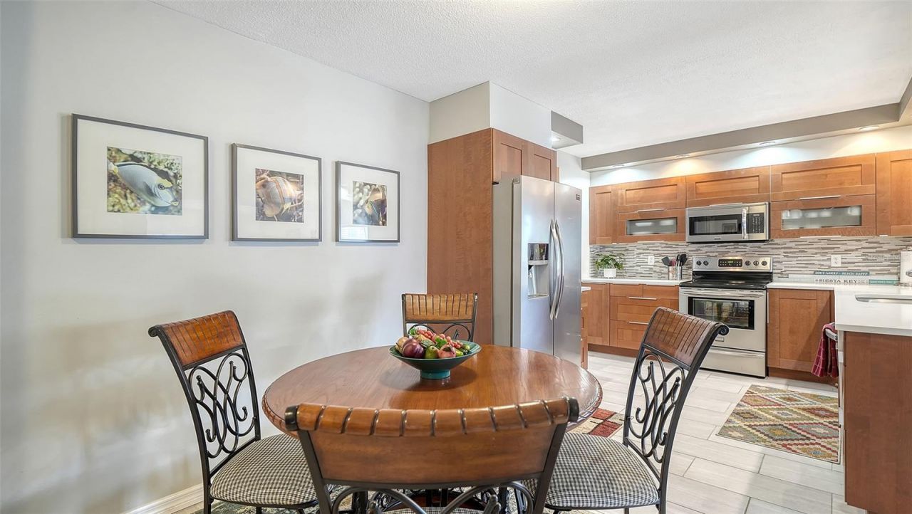 225 Hourglass Way, Unit 202, Sarasota, FL 34242 Photo