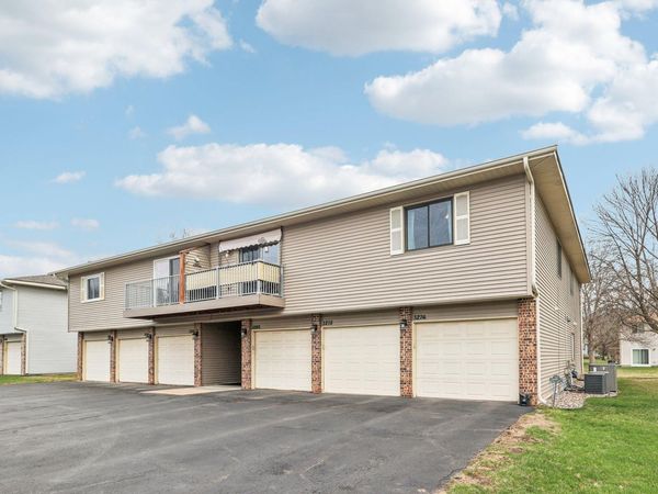 3276 Greenbrier Street , Vadnais Heights, MN 55127