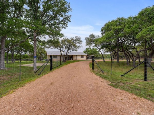 1267 RIVER BEND DR, Blanco, TX 78606