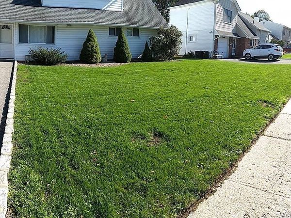 15 Falcon Lane , Levittown, NY 11756