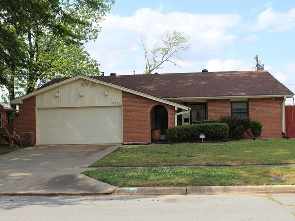 2713 E 10th Ave, Pine Bluff, AR 71601