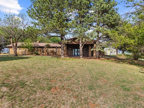 10296 N 2310 Road, Clinton, OK 73601