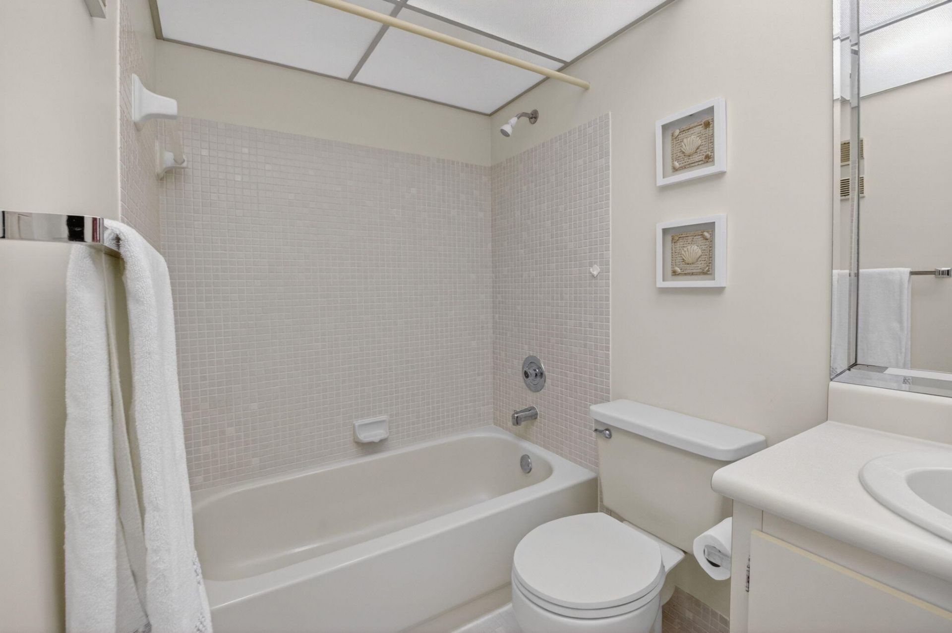 15496 Lakes Of Delray Boulevard, Unit 206, Delray Beach, FL 33484 Photo