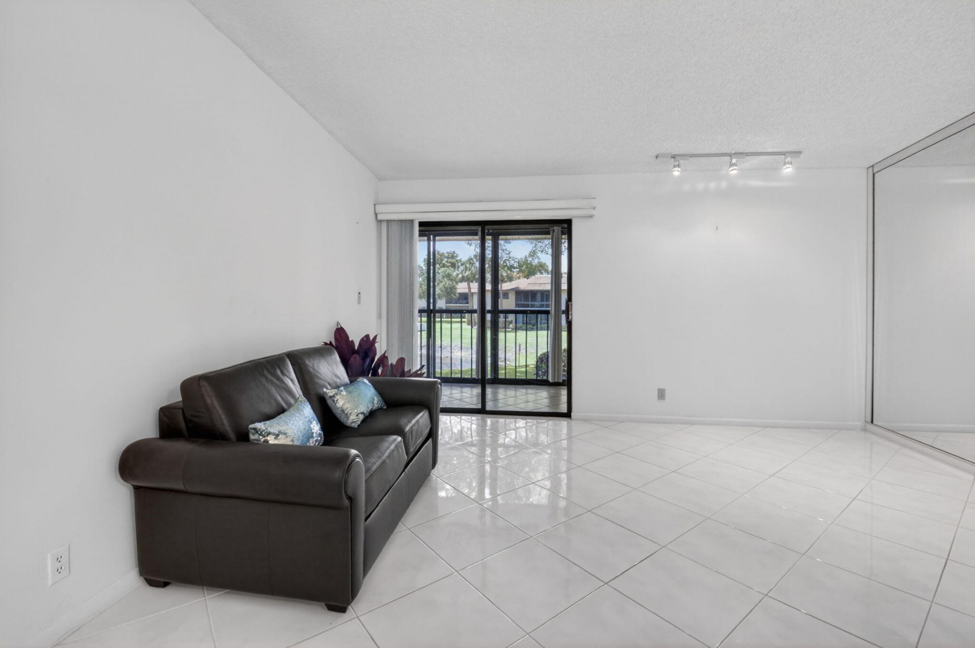 15496 Lakes Of Delray Boulevard, Unit 206, Delray Beach, FL 33484 Photo