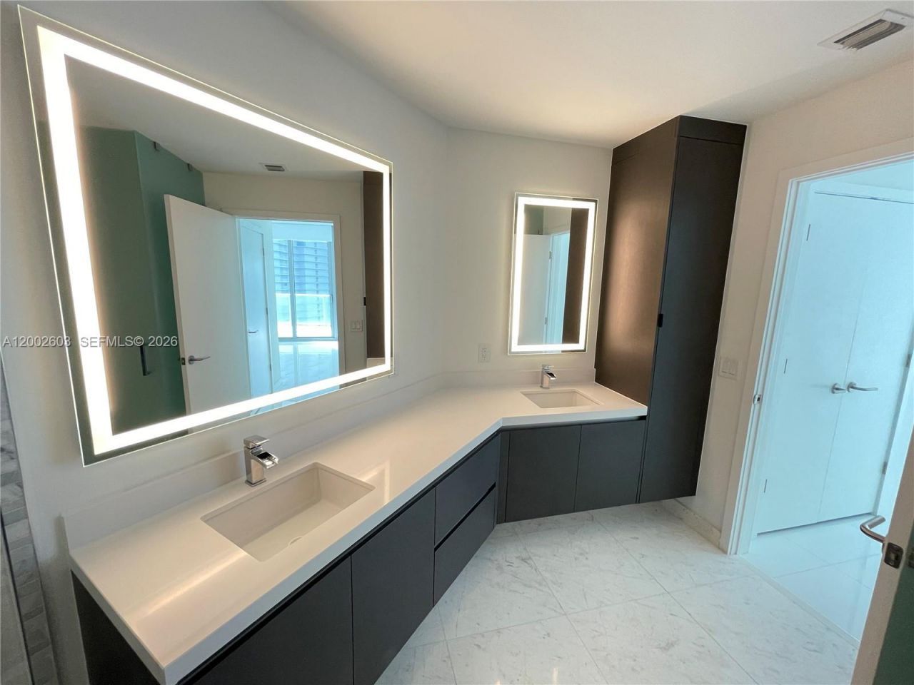 851 NE 1st Ave, Unit 3103, Miami, FL 33132 Photo