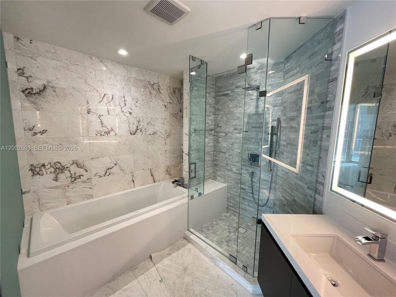 851 NE 1st Ave, Unit 3103, Miami, FL 33132 Photo