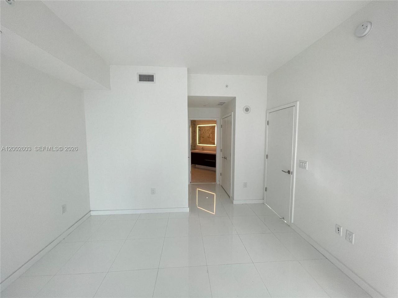 851 NE 1st Ave, Unit 3103, Miami, FL 33132 Photo