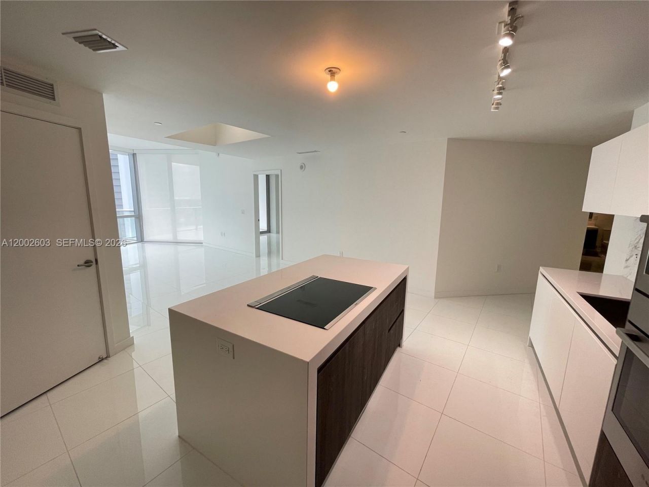 851 NE 1st Ave, Unit 3103, Miami, FL 33132 Photo