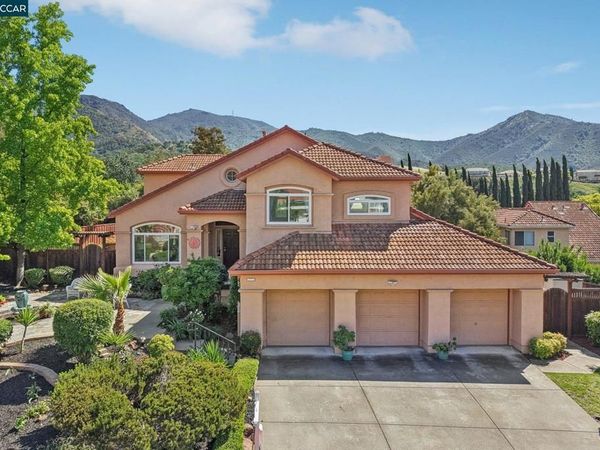 242 El Pueblo Pl, Clayton, CA 94517