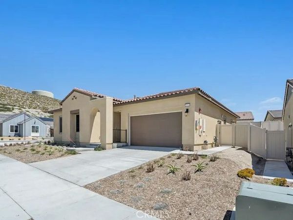 28920 Vertex Way, Canyon Country, CA 91350