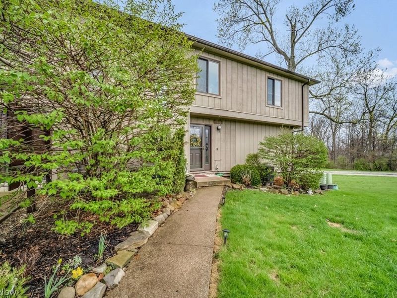 7390 Creekwood Drive, Unit 10D, North Royalton, OH 44133 Photo 1