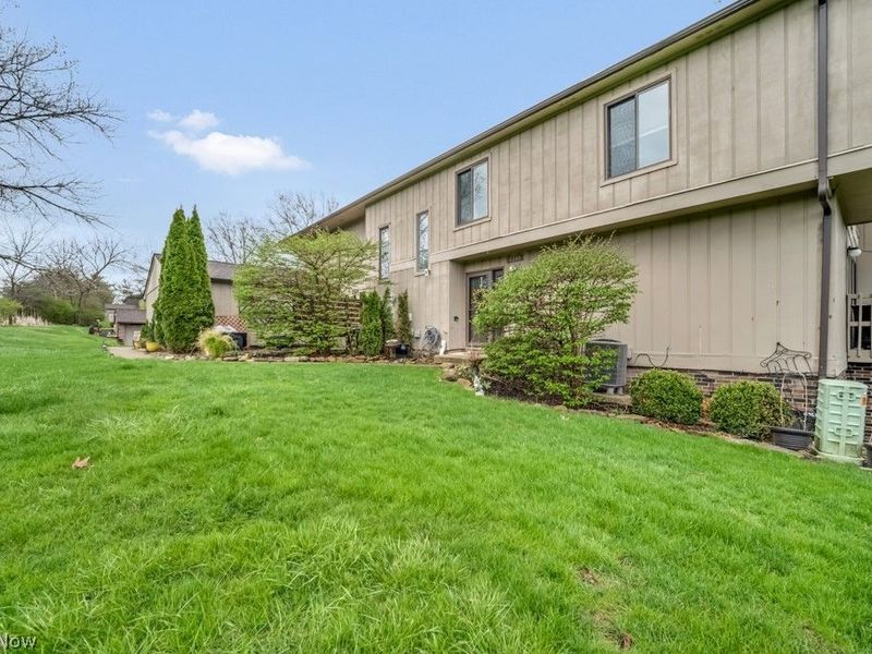7390 Creekwood Drive, Unit 10D, North Royalton, OH 44133 Photo 2