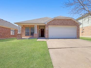 8420 Silverbell Lane, Fort Worth, TX 76140