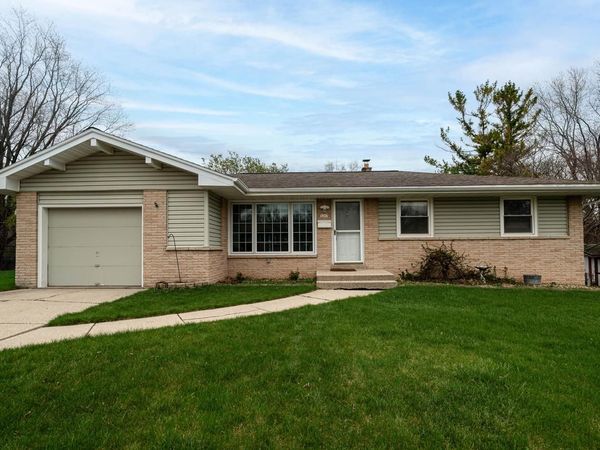5207 Oakton LANE, Milwaukee, WI 53219
