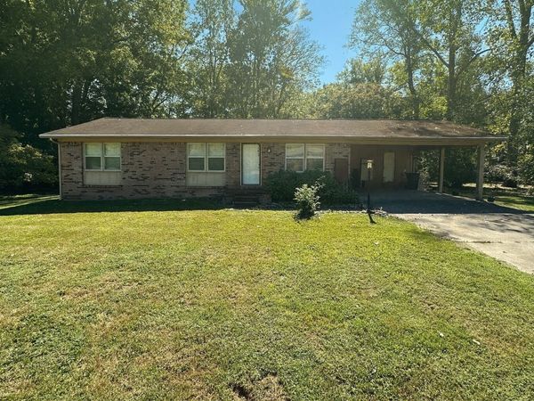 303 Millbrooke Dr, Hopkinsville, KY 42240