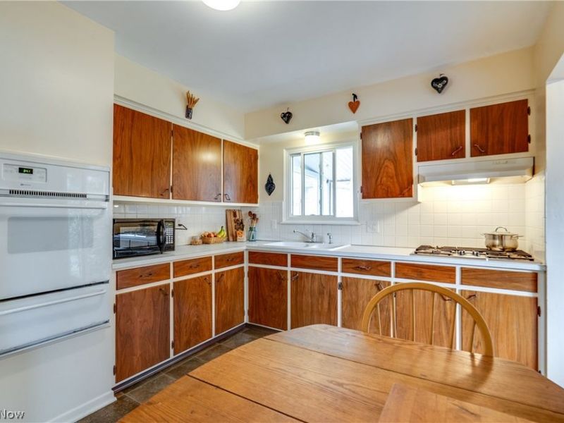 833 Cliffside Drive, Akron, OH 44313 Photo 11