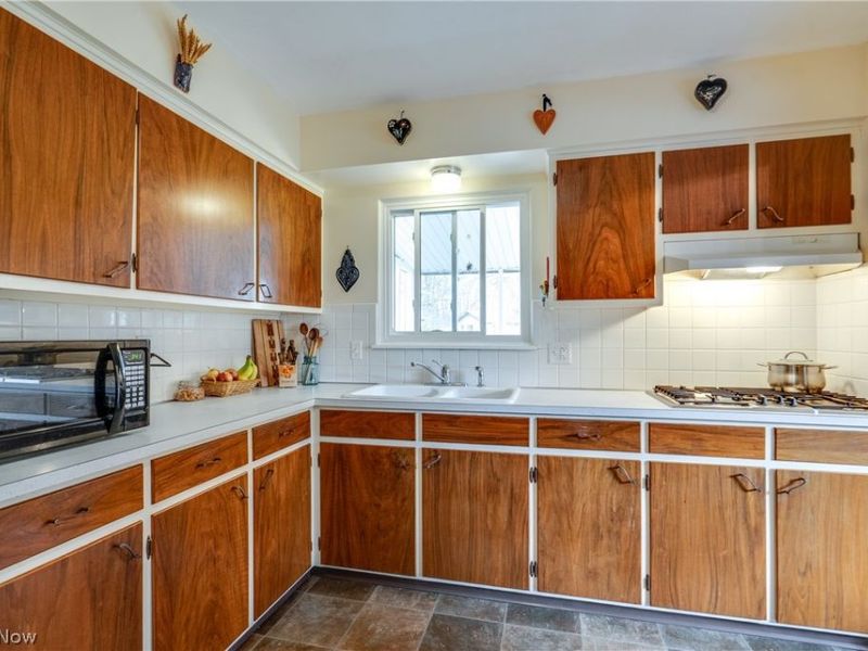 833 Cliffside Drive, Akron, OH 44313 Photo 12