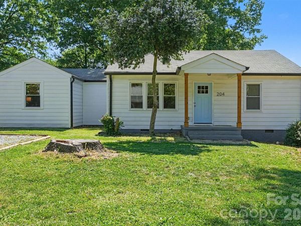 204 N Oak Street, Lowell, NC 28098