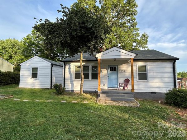 204 N Oak Street, Lowell, NC 28098