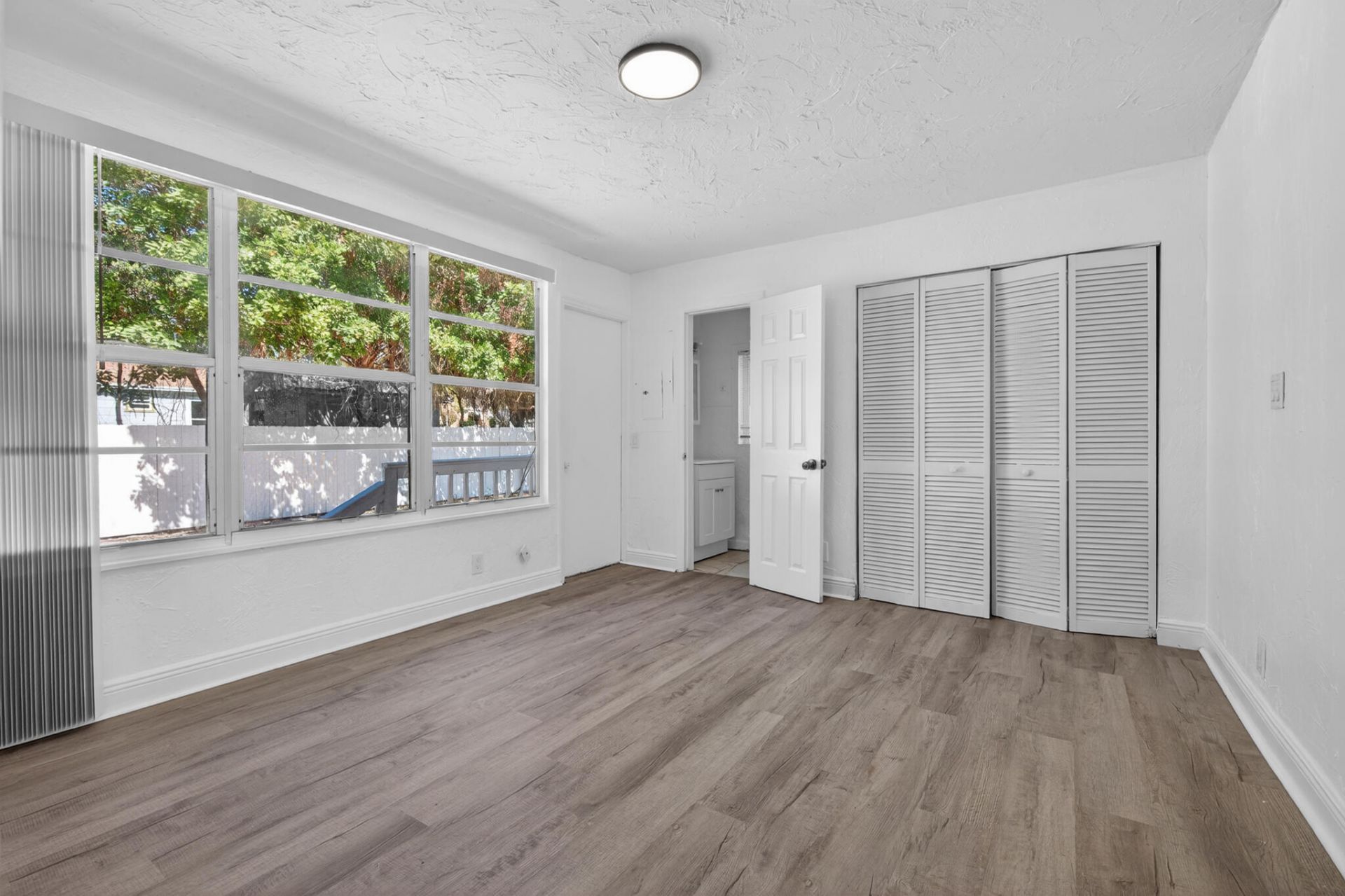 933 30th Court, West Palm Beach, FL 33407 Photo