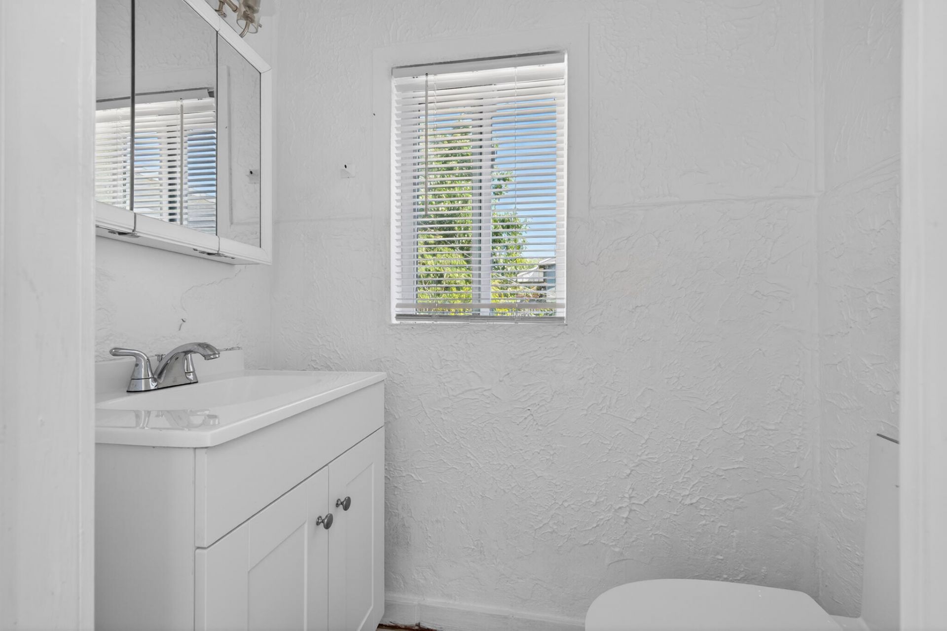 933 30th Court, West Palm Beach, FL 33407 Photo