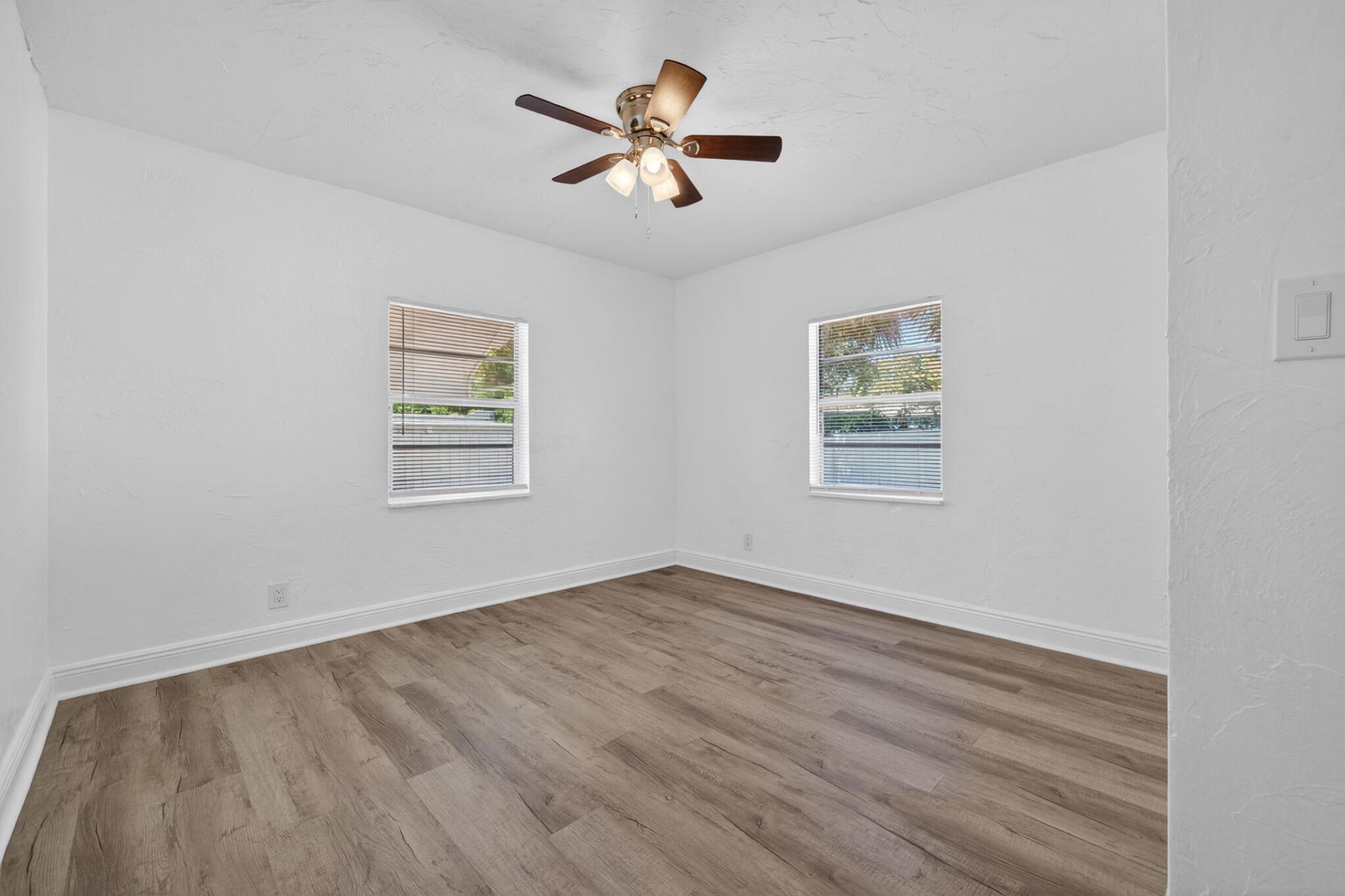 933 30th Court, West Palm Beach, FL 33407 Photo