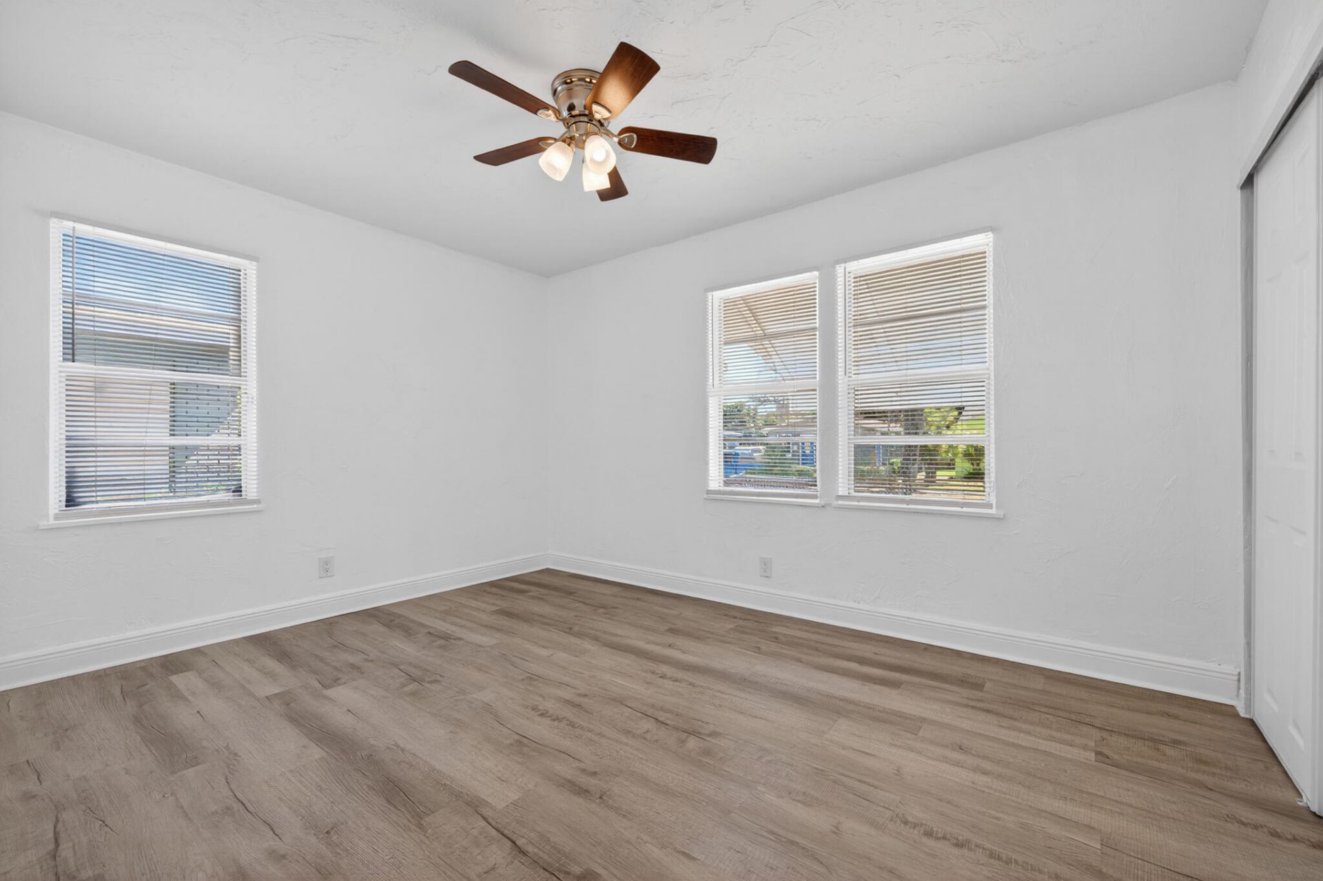 933 30th Court, West Palm Beach, FL 33407 Photo