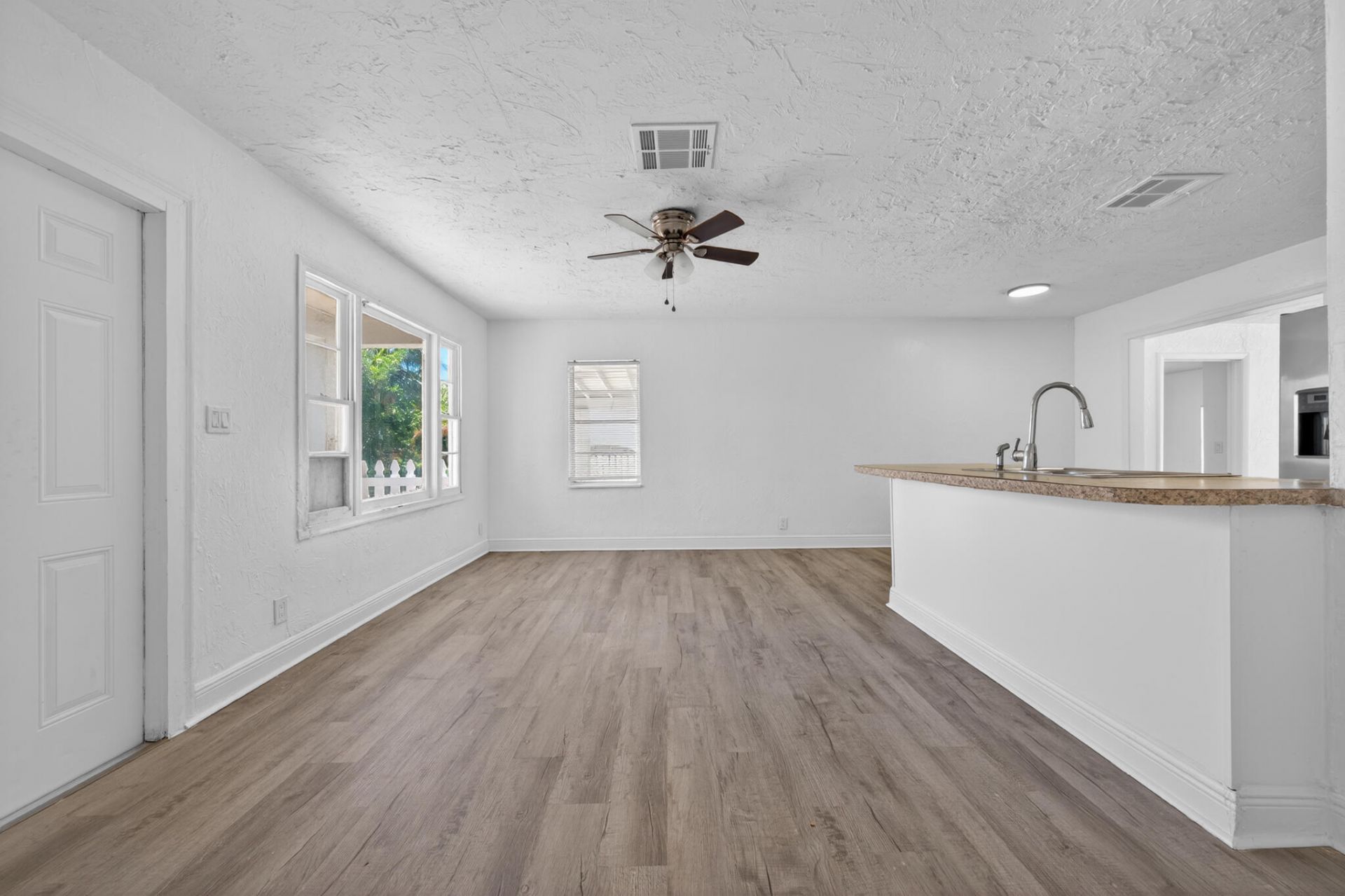 933 30th Court, West Palm Beach, FL 33407 Photo